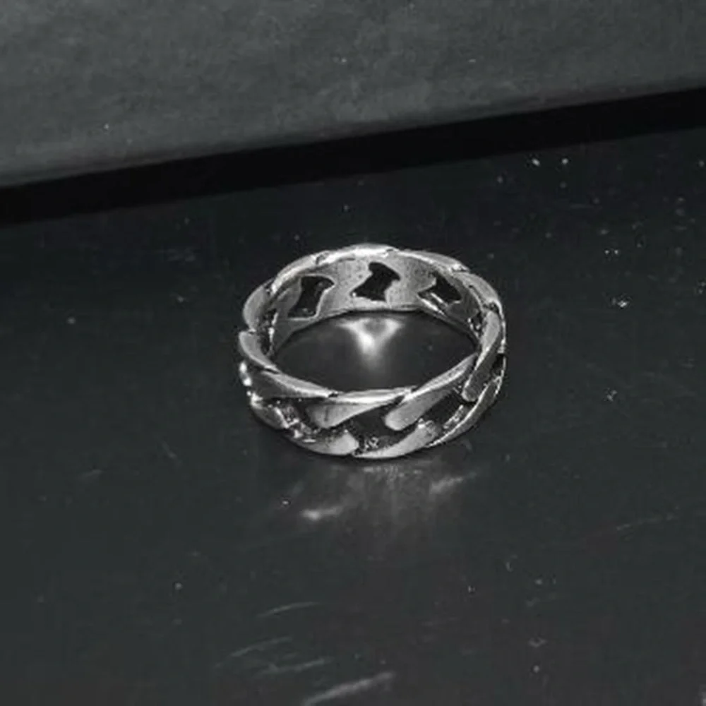 Edgy Flat Chain Ring